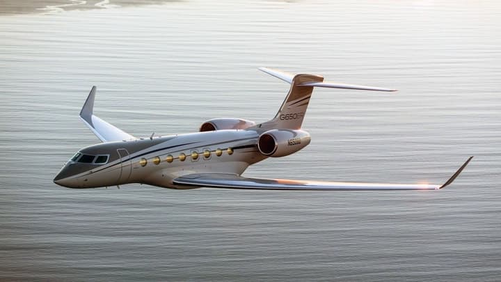 Gulfstream G650ER ultra long range private jet, luxury business aviation benchmark