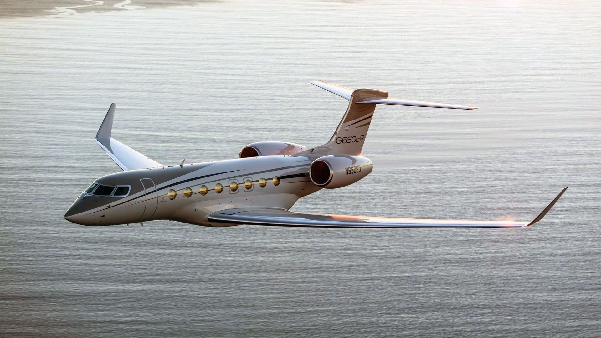Gulfstream G650ER ultra long range private jet, luxury business aviation benchmark